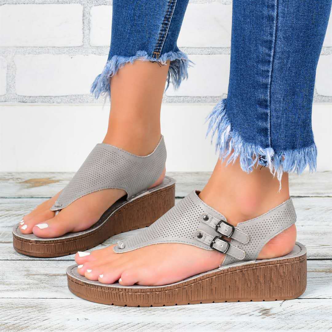 Women's clip toe flat sandals